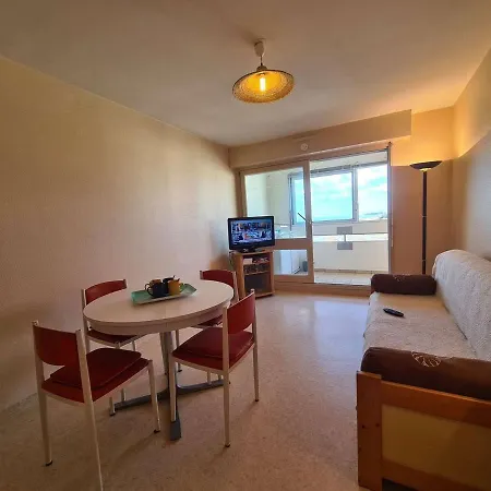 2 Pieces Avec Balcon Proche Et Commerces A - Fr-1-224c-21