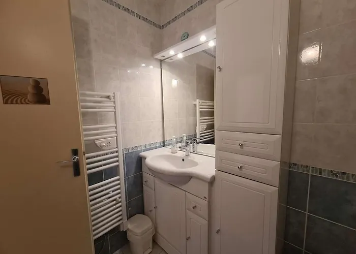 2 Pieces Avec Balcon Proche Et Commerces A - Fr-1-224c-21 * Saint-Hilaire-de-Riez